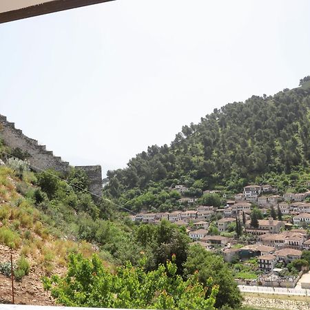 Vila Luen Berat Esterno foto