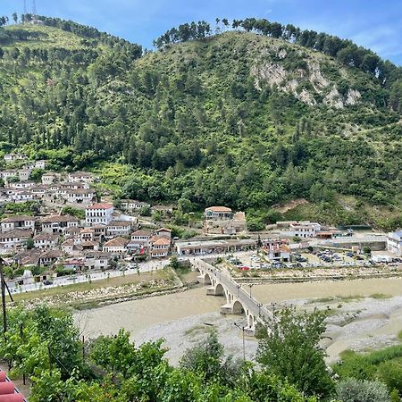 Vila Luen Berat Esterno foto
