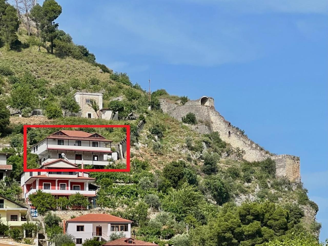 Vila Luen Berat Esterno foto